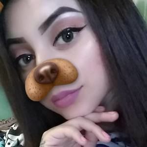 Meet your Posher, Larissa